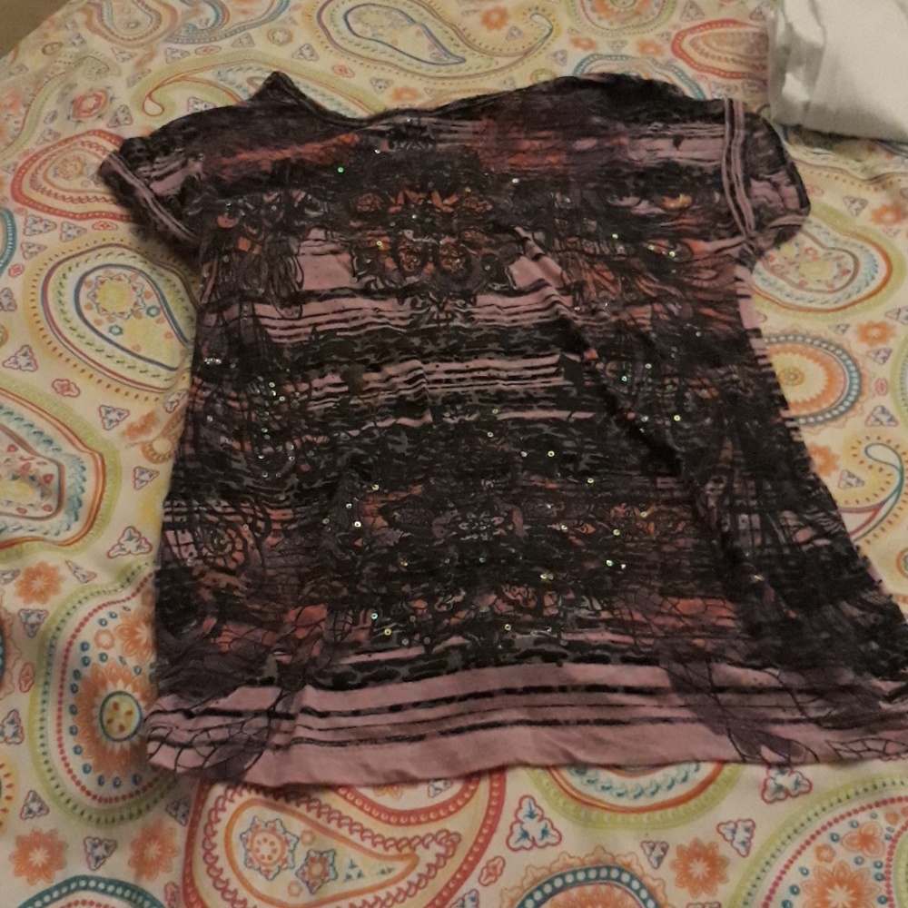 Purple shirt with sequens